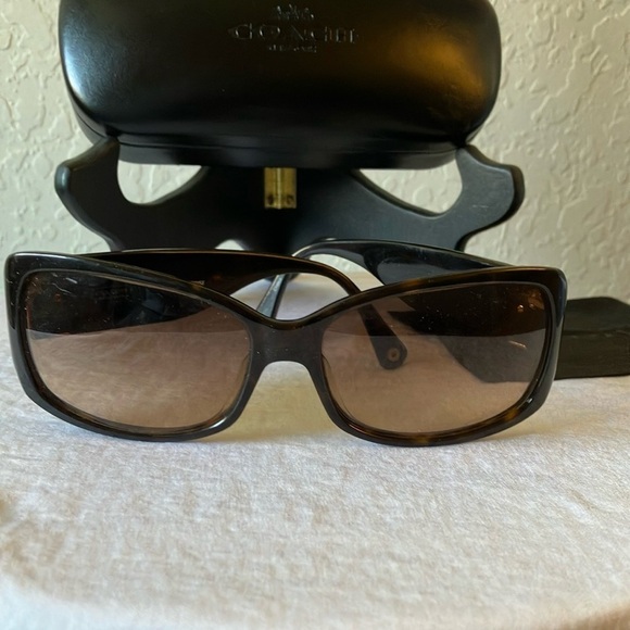 Coach: Jenni (S469) Brown Tortoise Sunglasses- Brown Gradient- case & cloth main image 13